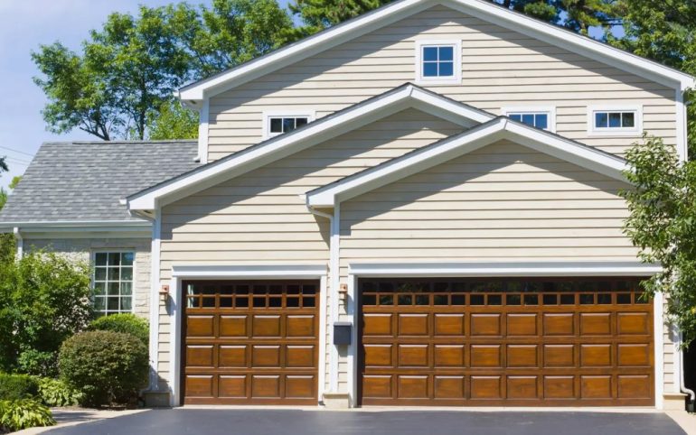 How Chippewa Valley Homeowners Pick the Perfect Garage Door Style 